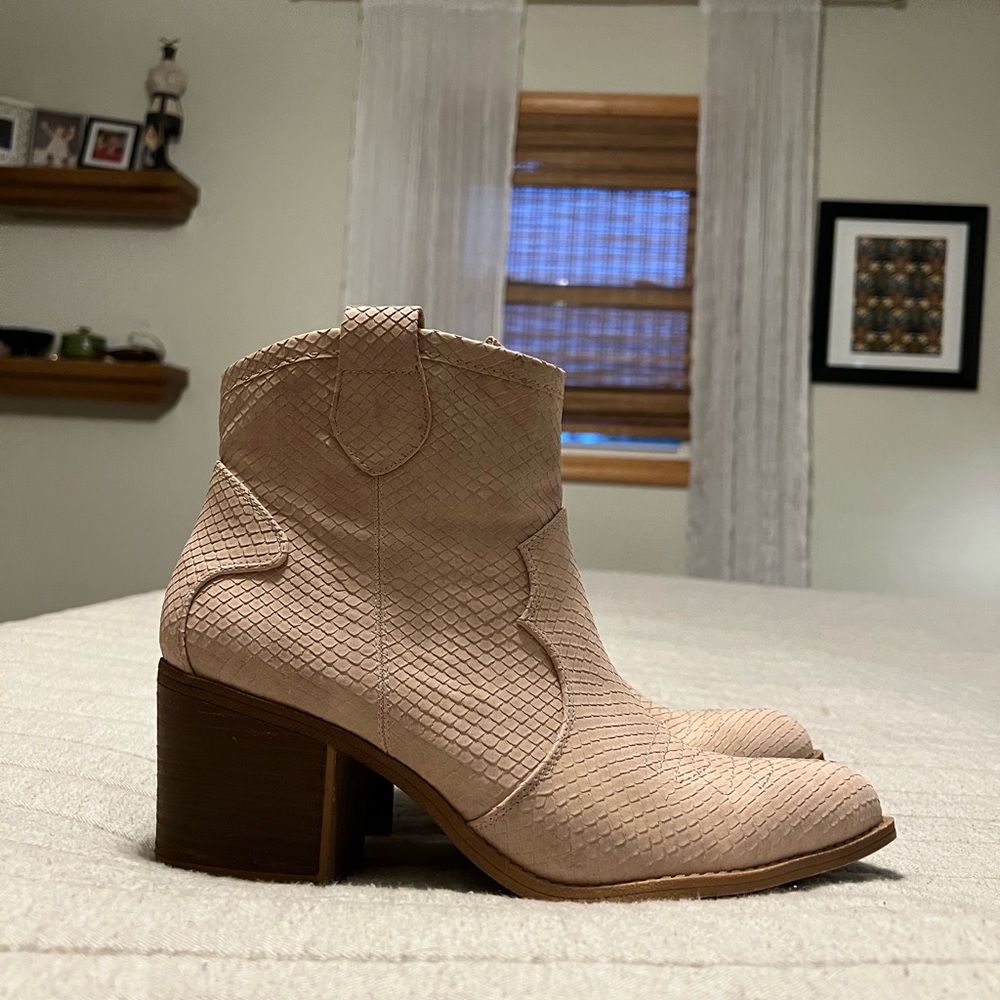 Almost new Dirty Laundry Blush Booties. Size 11.